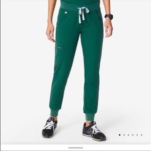 Brand new with tags FIGS Zamora Joggers, Hunter green Size Small Petite